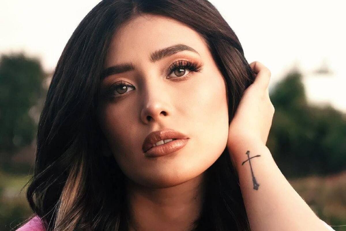 Brenda Zambrano festeja sus 28 años en la playa con su sensual bikini amarillo