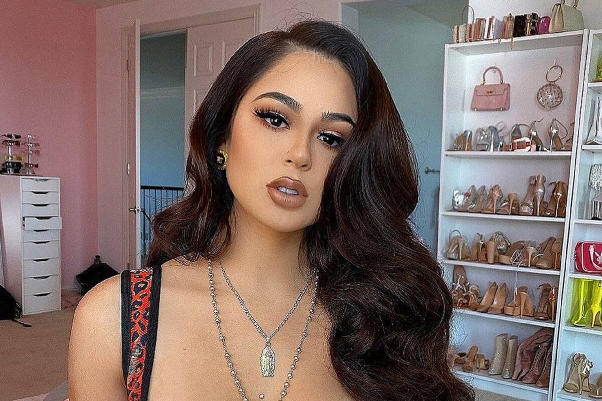 Jenny 69 eleva la temperatura con tremendo body rojo pasión