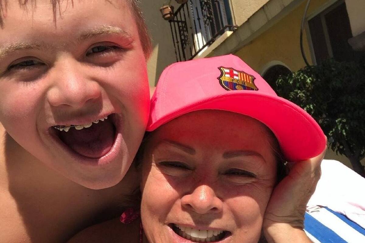 Leticia Calderón festeja el ingreso de su hijo Luciano a la universidad