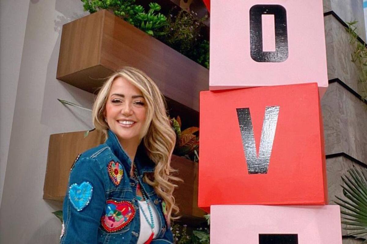 Andrea Legarreta maravilla a internautas con sus piernas