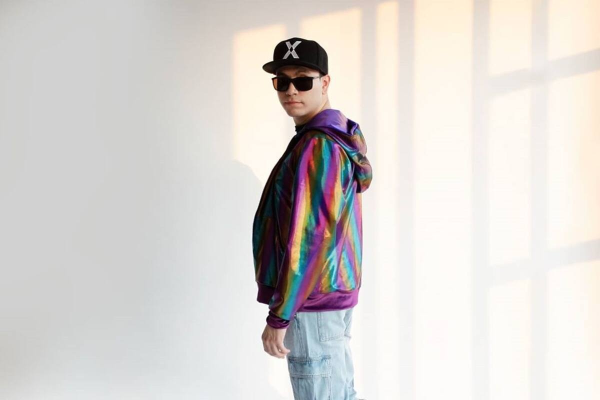 Raymix lanza "Llámame" y habla sobre su primer amor gay