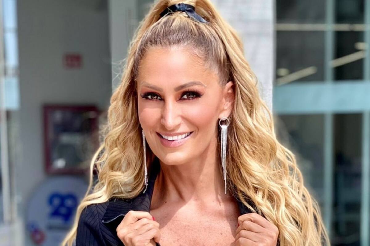 Anette Cuburu derrocha pasión en "VLA" con vestido sujetado por pequeños hilos