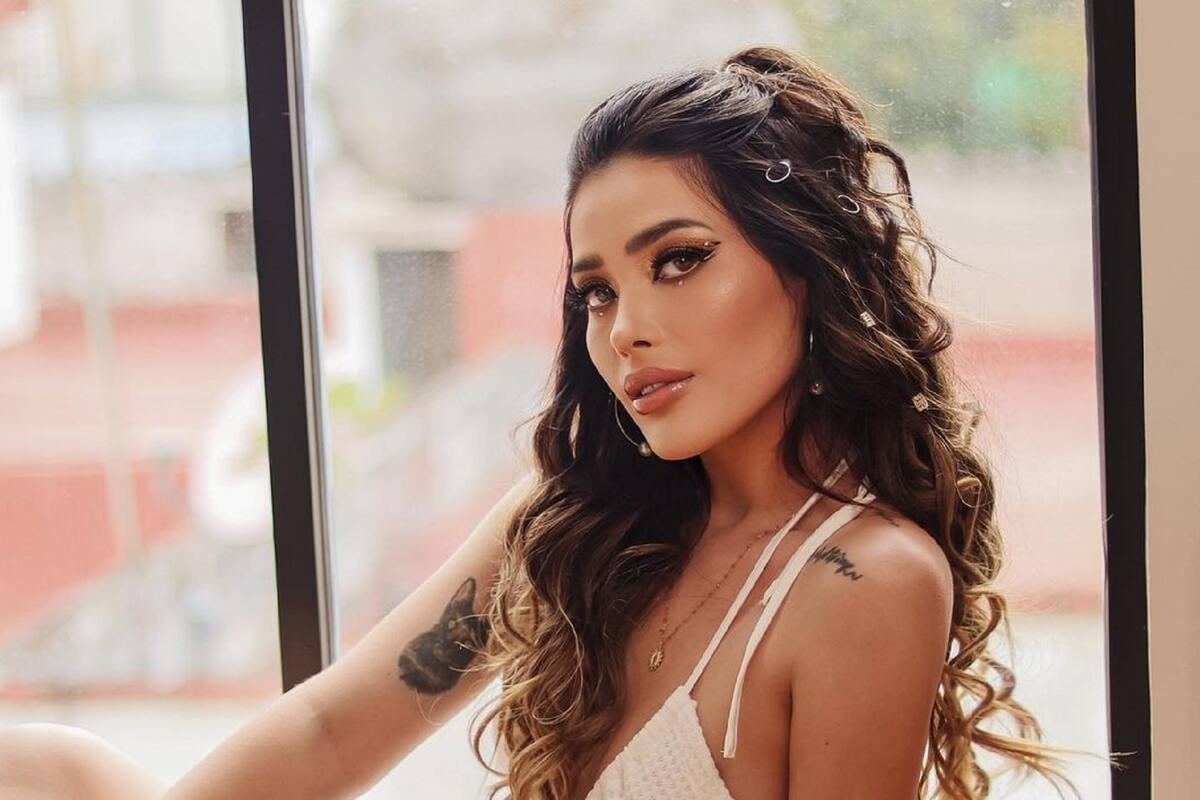 Brenda Zambrano se pone bubis tras quitarse los implantes mamarios