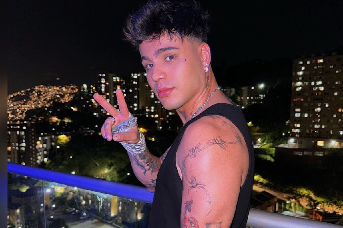 ¡Sebastián Villalobos se DESNUDA para promocionar su primer álbum de estudio!