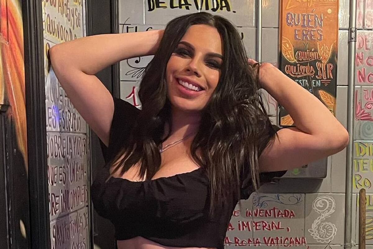 Lizbeth Rodríguez presume su retaguardia posando de espaldas