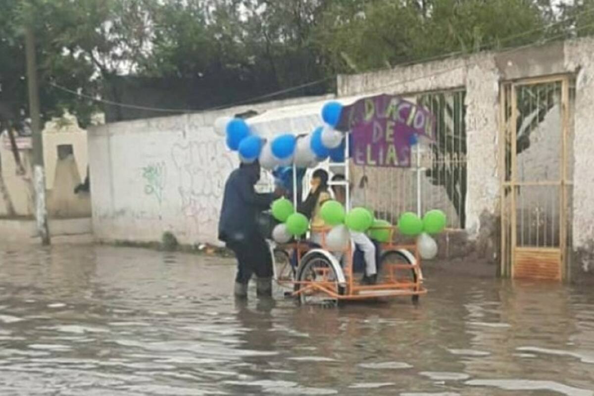 VIRAL: ¡Qué tierno! Padre decora su triciclo con globos para celebrar la graduación de su hijo
