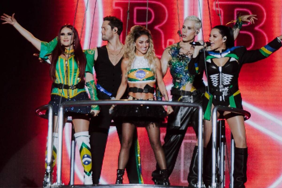 Anahí desafía la adversidad: Aparece en el escenario para una despedida emotiva en el último concierto de RBD en Brasil
