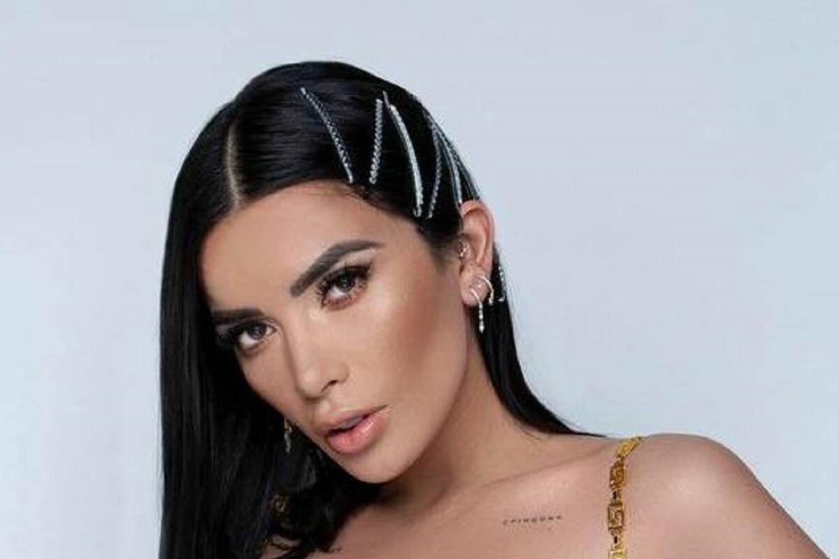 Dania Méndez muestra sus sorprendentes curvas en bikini