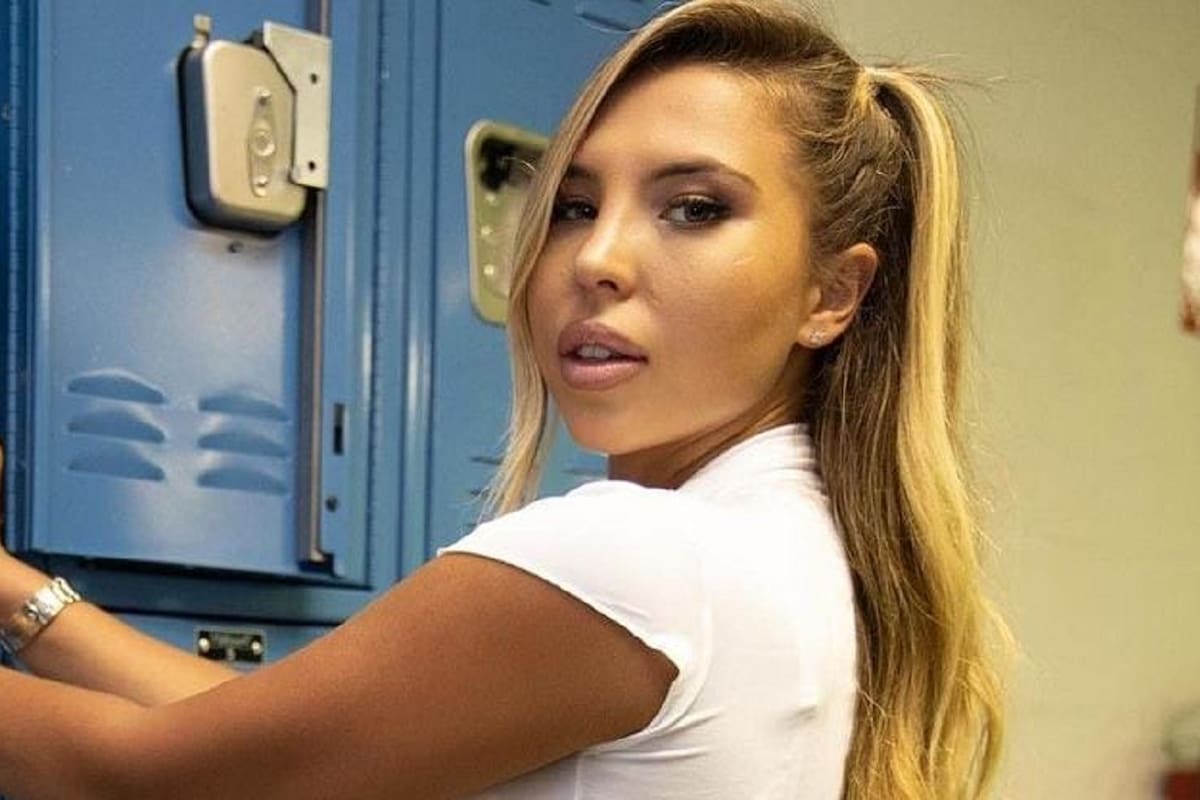 Natalia Garibotto acelera el corazón de sus fans al modelar su bikini negro