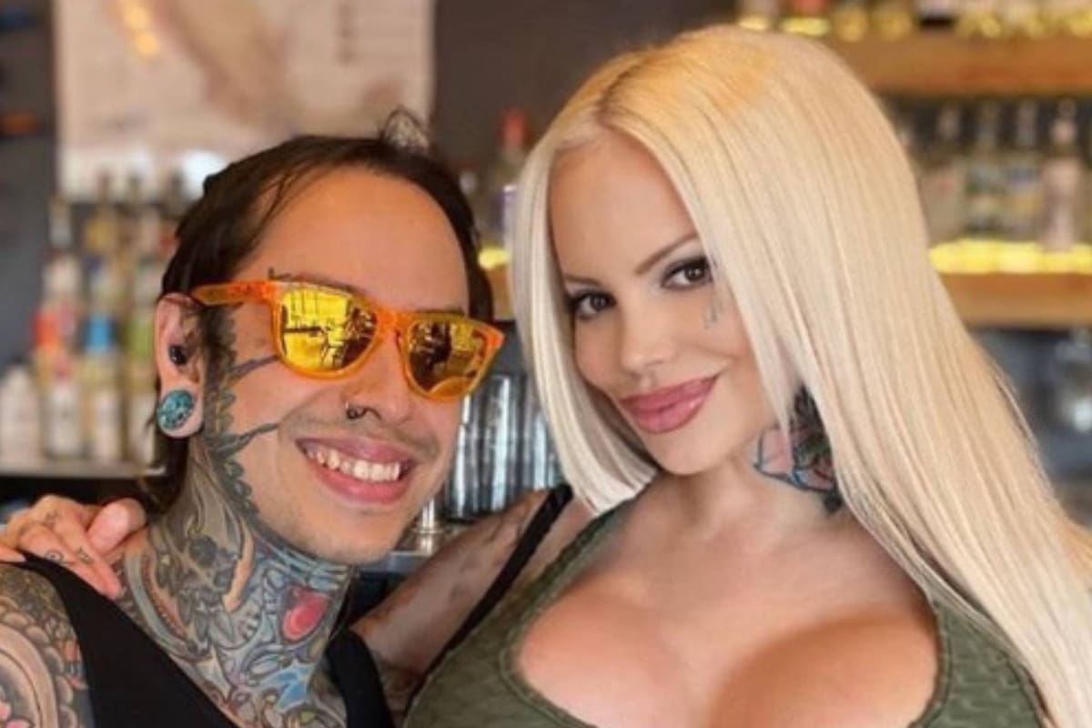 Sabrina Sabrok no quiere quitarse los implantes de seno aunque no puede caminar bien