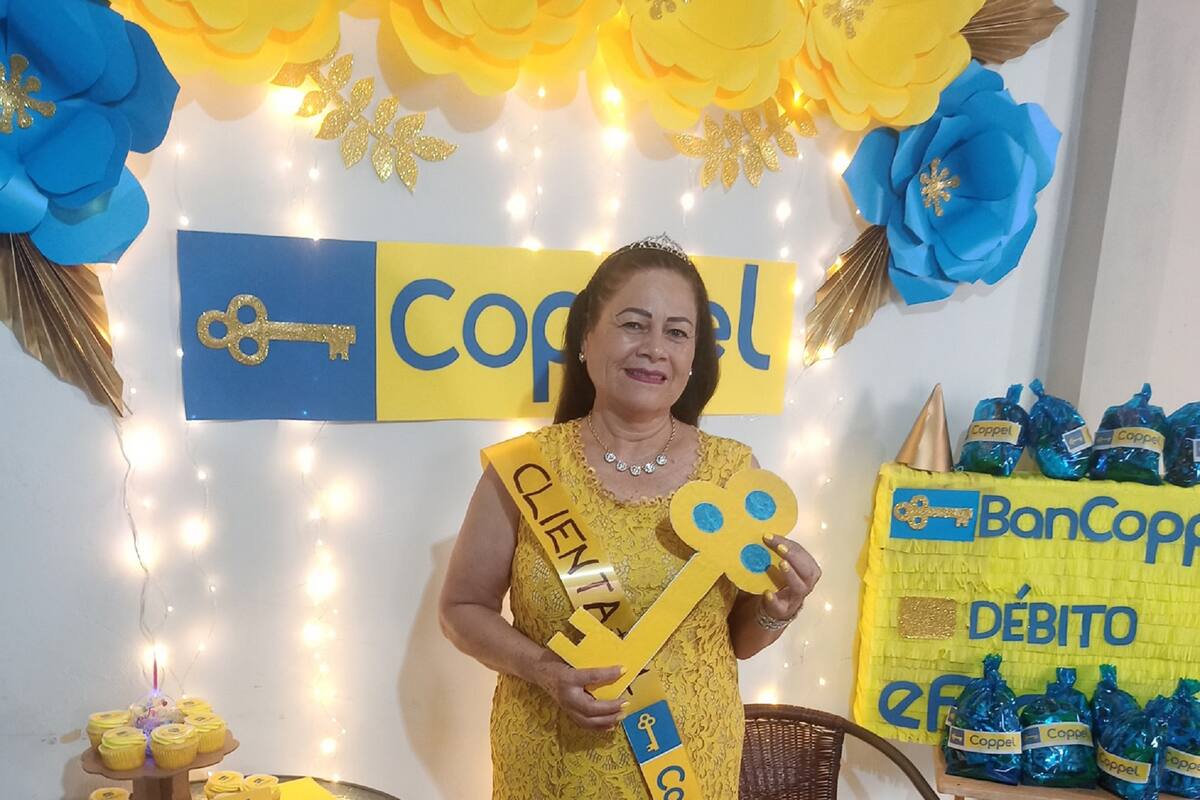 Abuelita festeja su cumpleaños con temática de Coppel porque es clienta #1