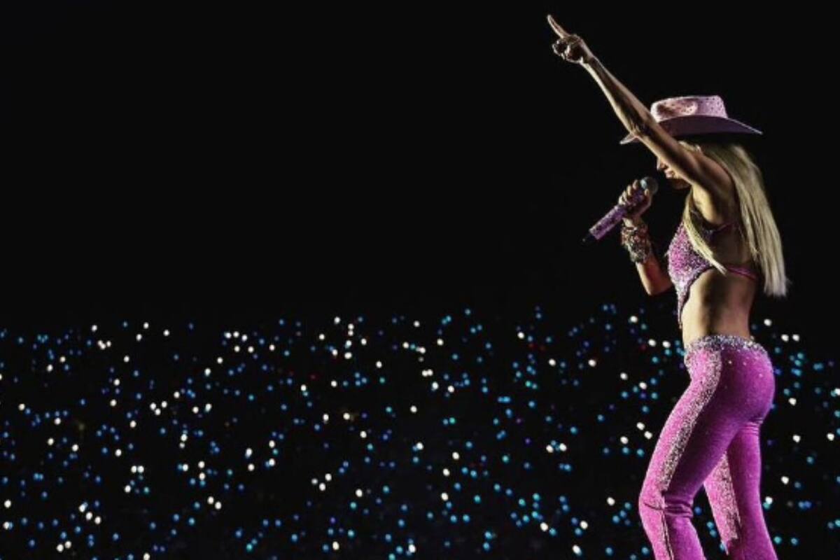 Anahí se presenta junto a RBD aún con problemas en su oído