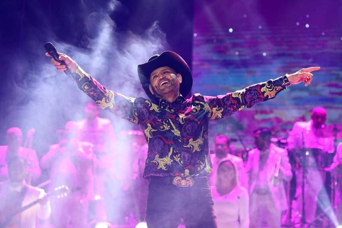 Pancho Barraza y sus músicos sufren terrible accidente tras presentarse en la Feria de León