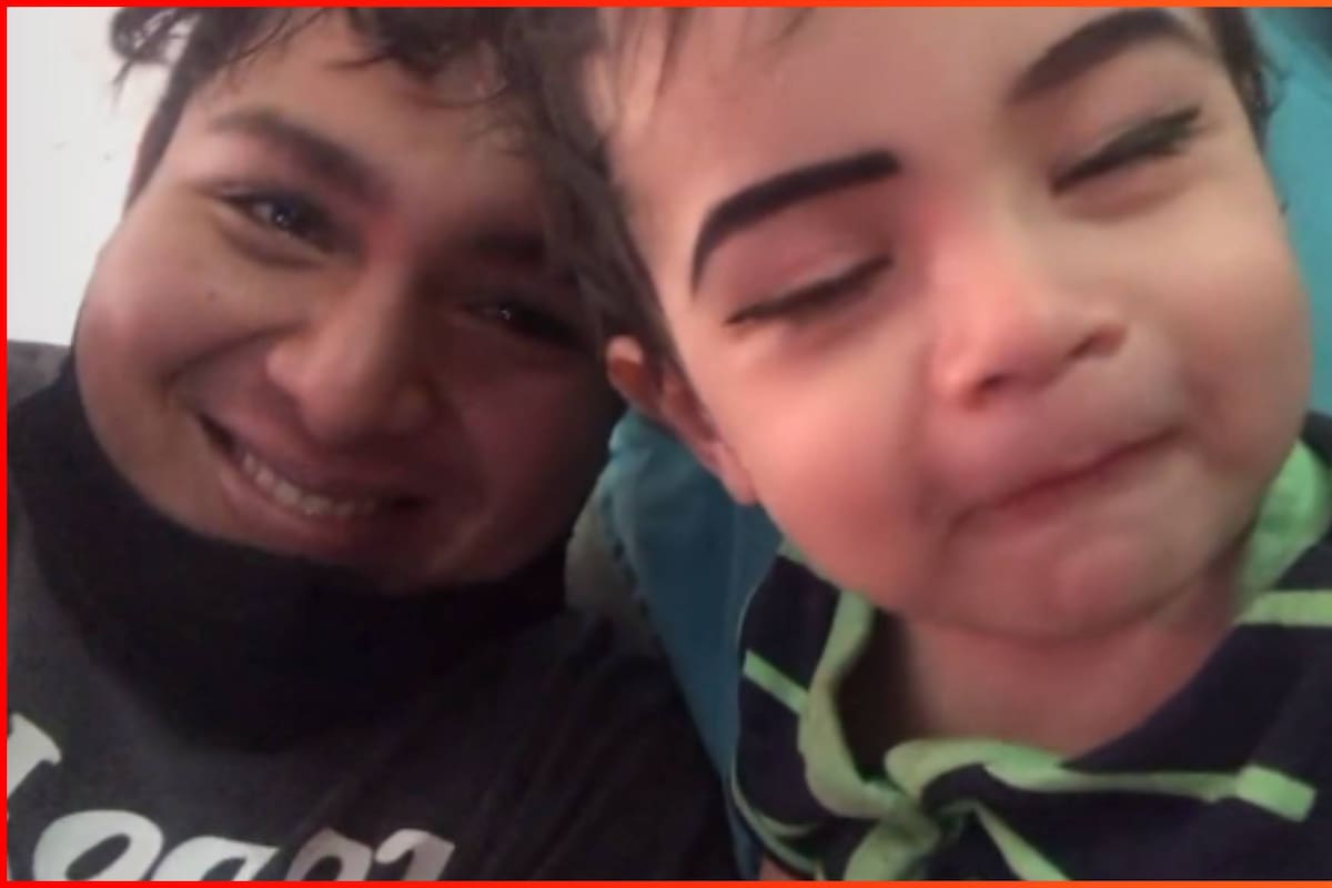 VIDEO: Una joven maquilla a su hermano bebé mientras duerme