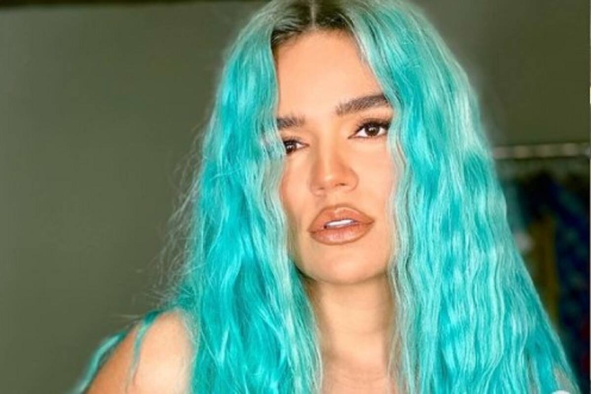 Karol G roba suspiros con outfit para "un perreito en medallo"