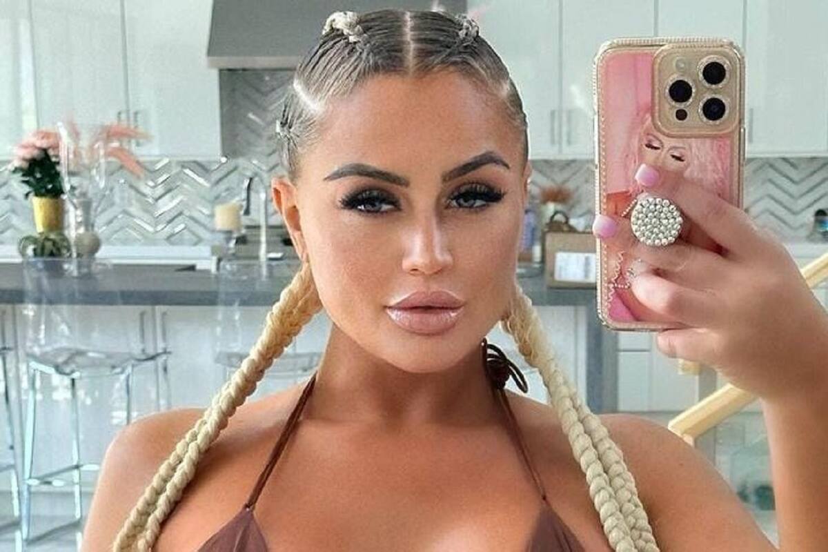 Danii Banks deja sin aliento a sus fans modelando su traje de baño