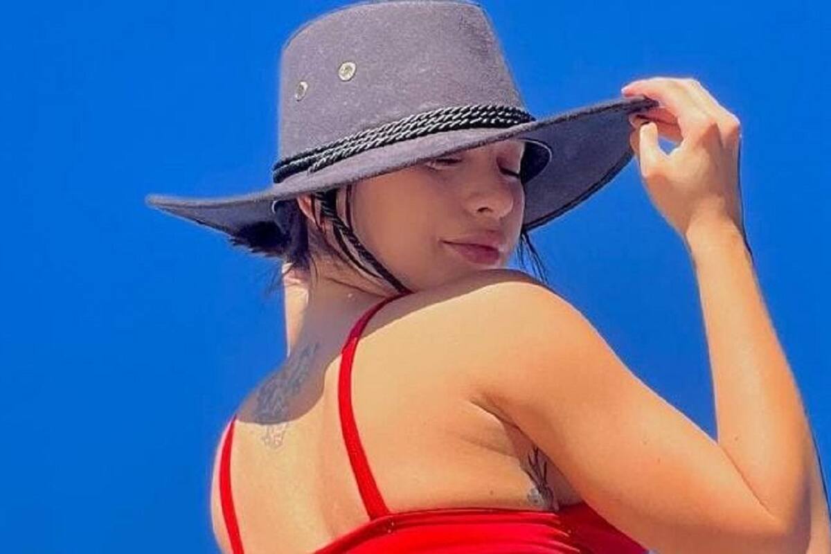 Verónica Perasso modela de espaldas su sensacional bikini rojo en Instagram