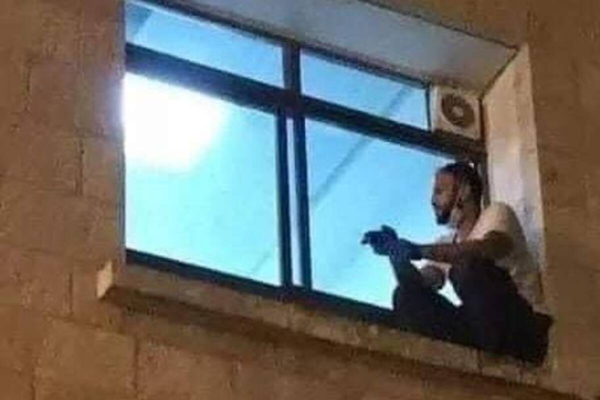 Hombre escaló hasta la ventana de su madre hospitalizada por Covid-19