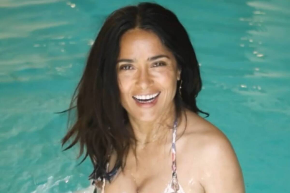 Salma Hayek enamora al más puro estilo de Barbie