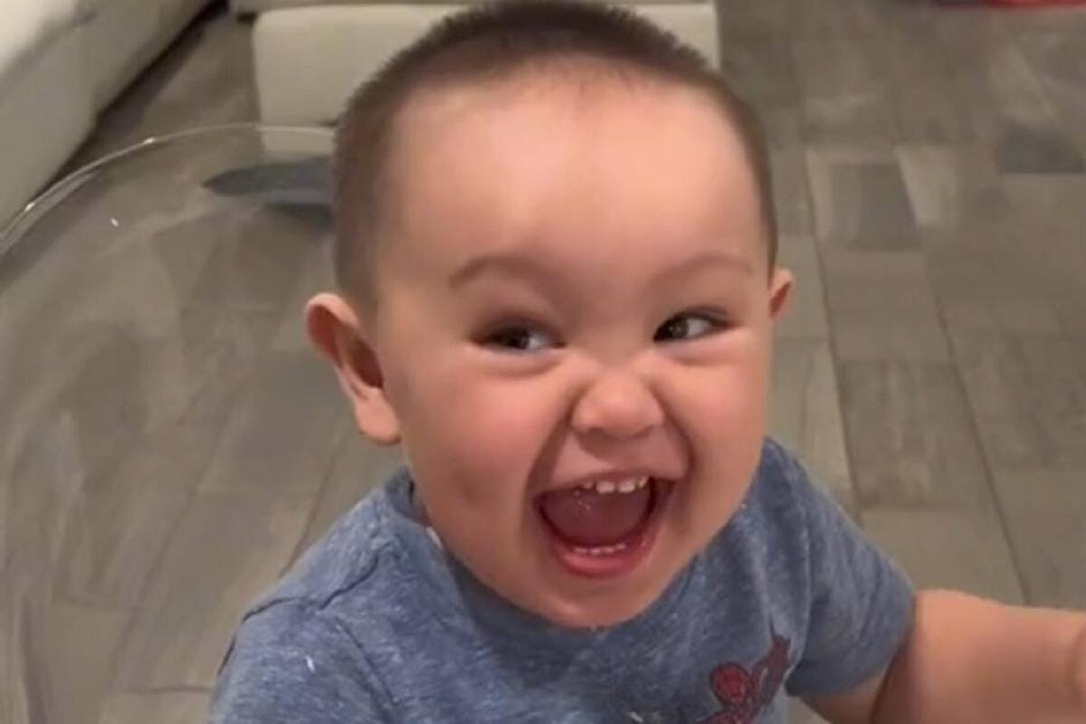 Niño se vuelve viral en TikTok por su reacción al probar un refresco por primera vez