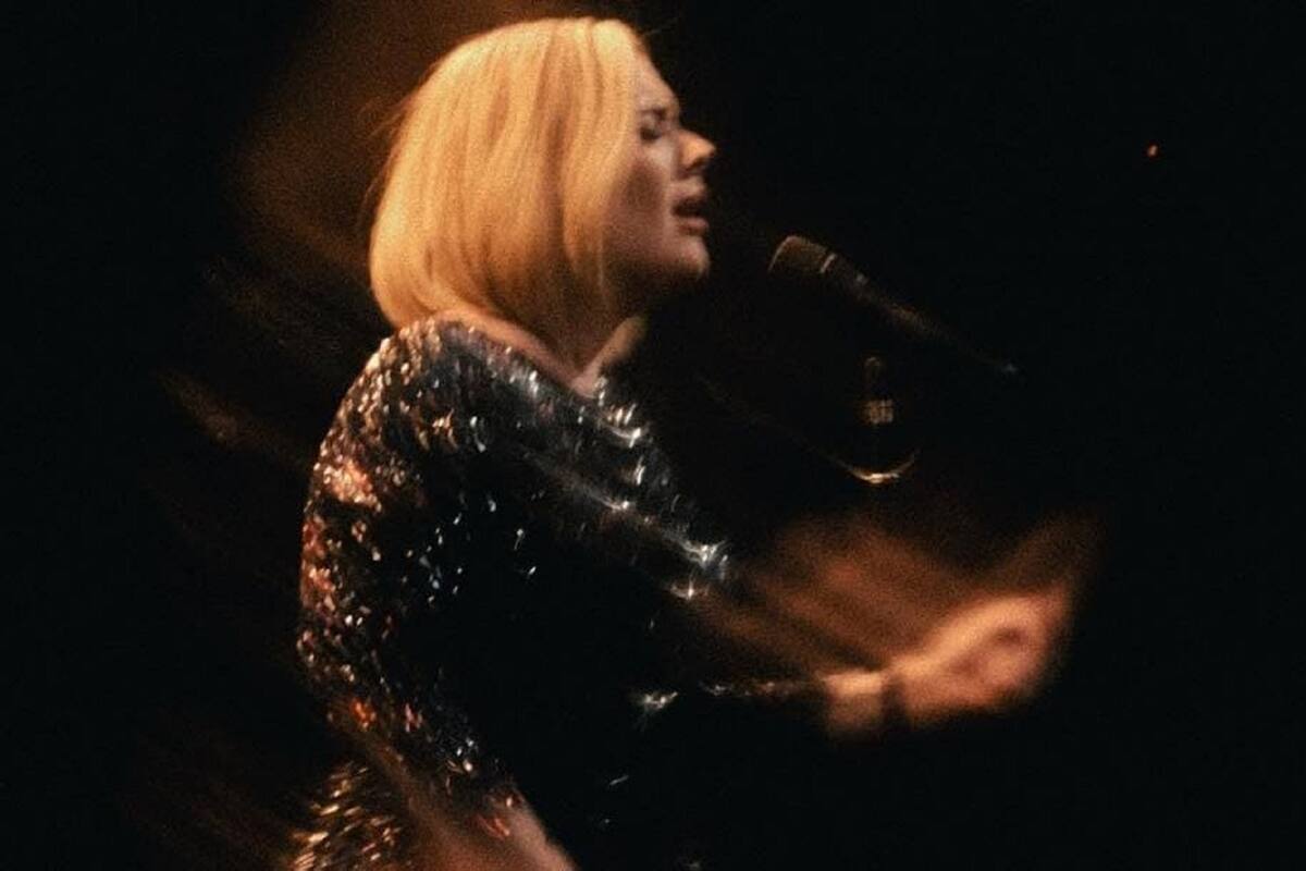 Adele anuncia su regreso con la canción "Easy On Me"