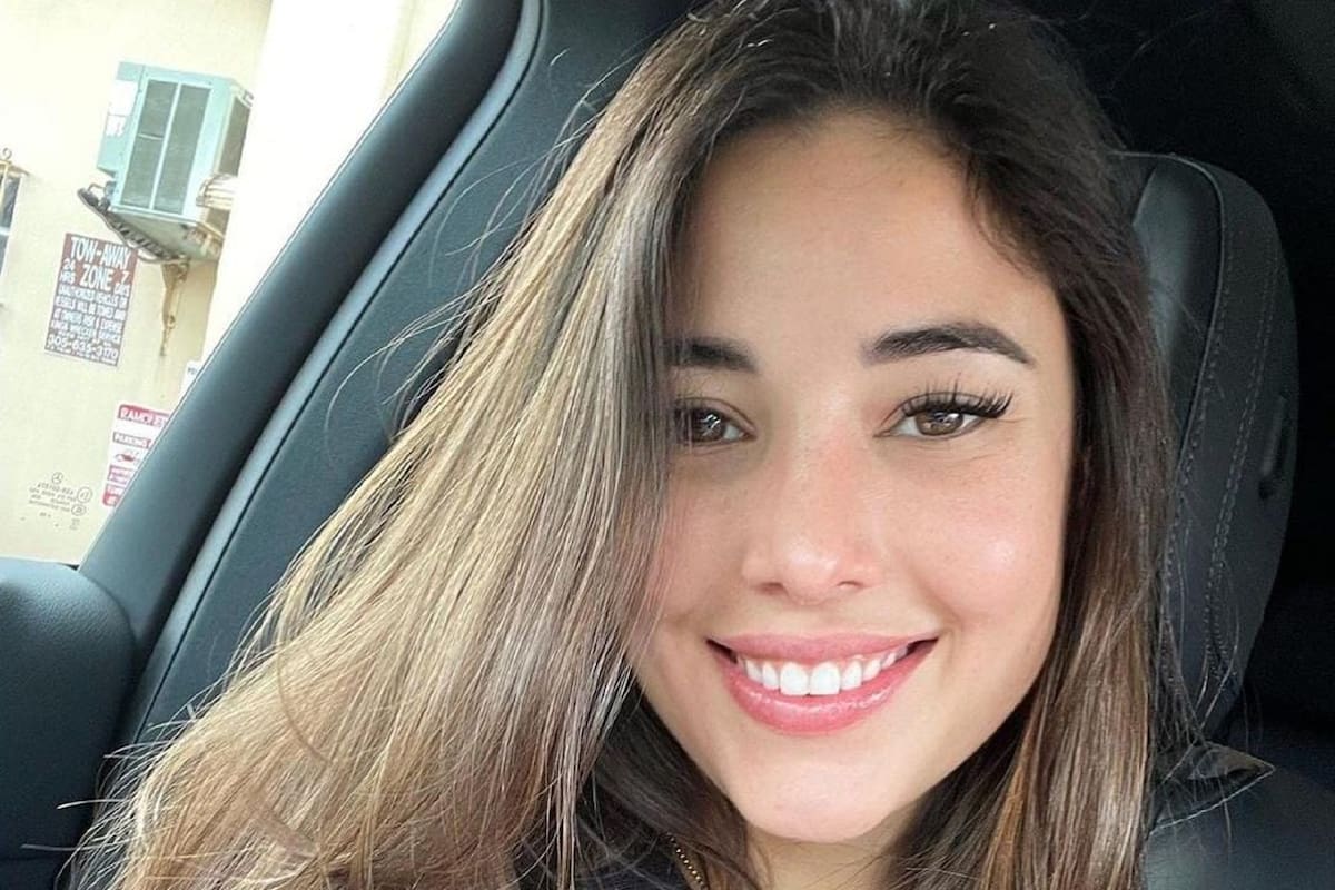 Angie Varona modela desde la playa su ajustado bikini y sube la temperatura