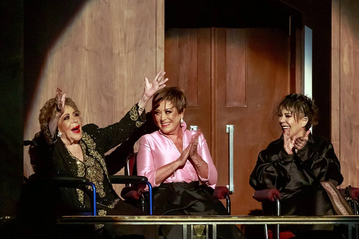 Silvia Pinal celebra sus 92 años en compañía de sus hijos