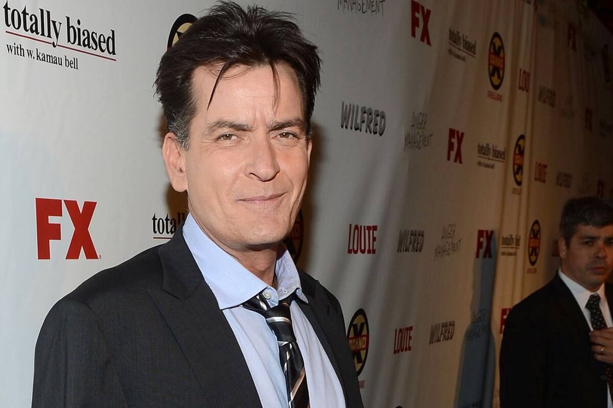 Charlie Sheen sufre intento de asfixia por parte de vecina