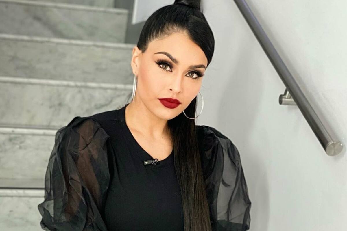 Kristal Silva luce su traje de baño rosa desde la Riviera Maya