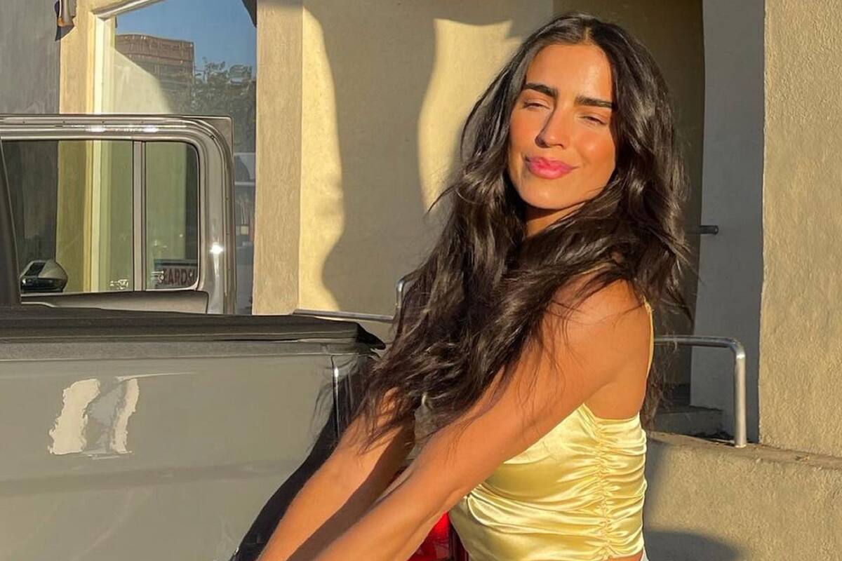 Bárbara de Regil enseña abdomen de acero en traje de baño rosa