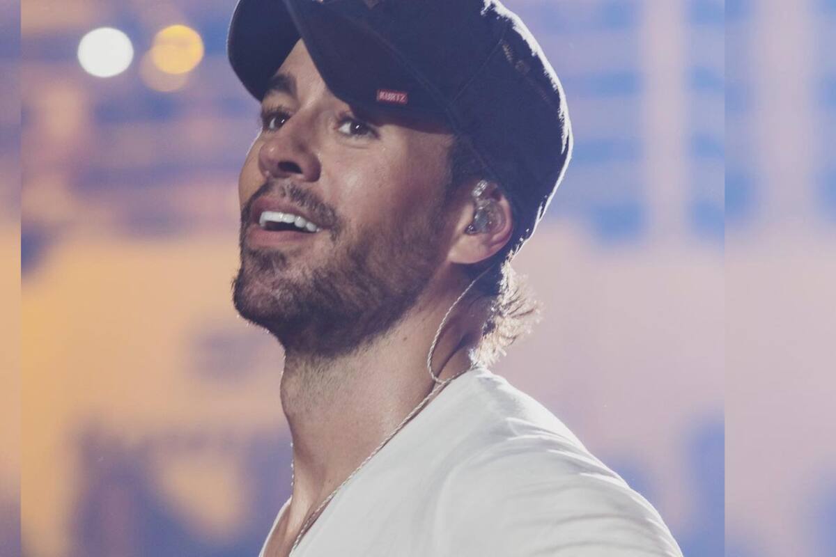 Enrique Iglesias decepciona a sus fans al cantar sin autotune en presentación en vivo