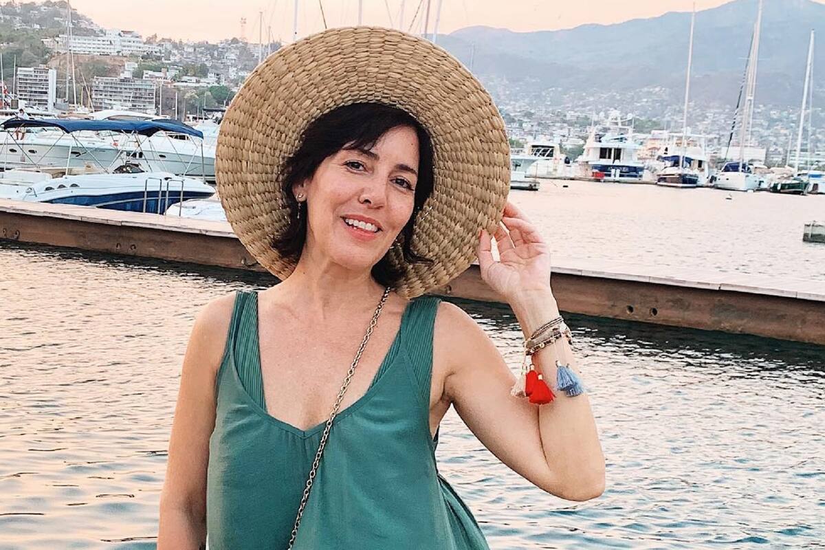A sus 52 años, Michelle Salas presume su cuerpazo desde las playas de Mazatlán