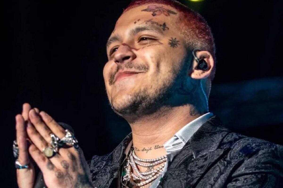 Fan asegura que Nodal le ofreció ayuda para pagar la cirugía de su madre y después la bloqueó