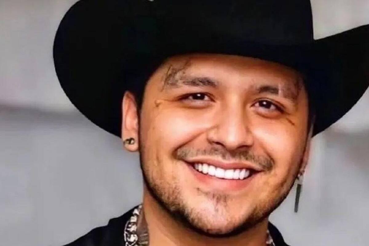 Christian Nodal hace oficial su cambio de disquera y firma contrato con “Sony Music”