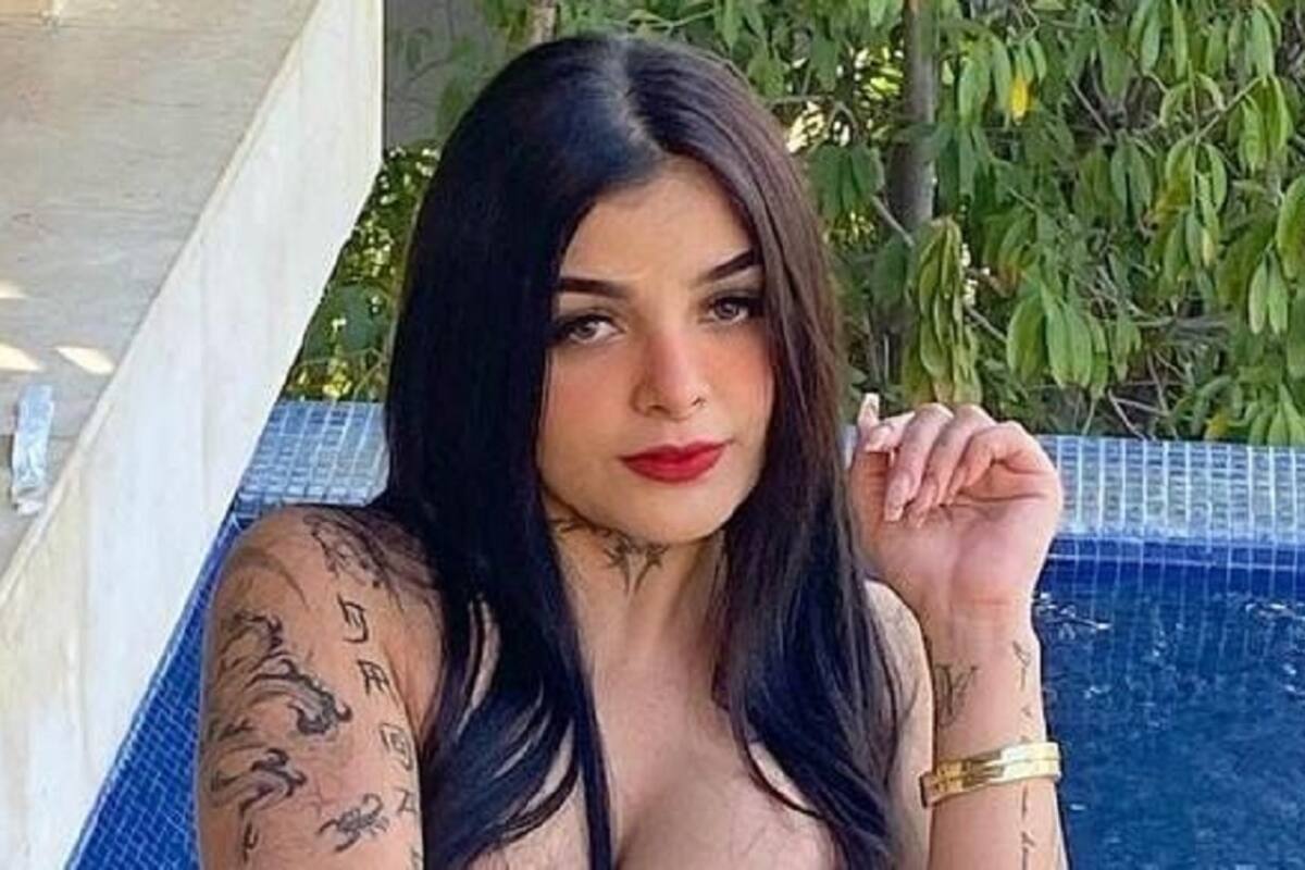 Karely Ruiz emociona a sus seguidores modelando su ropa interior roja