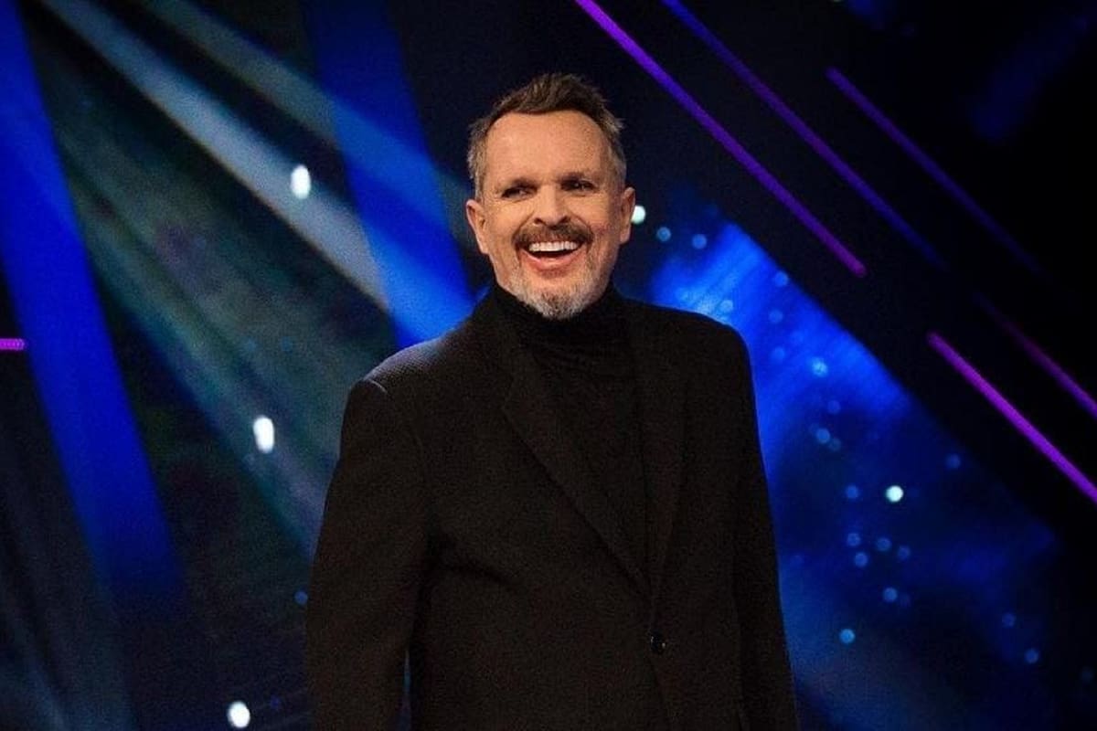 Acusan a Miguel Bosé de hacer playback en 'La Voz México' y es criticado en redes