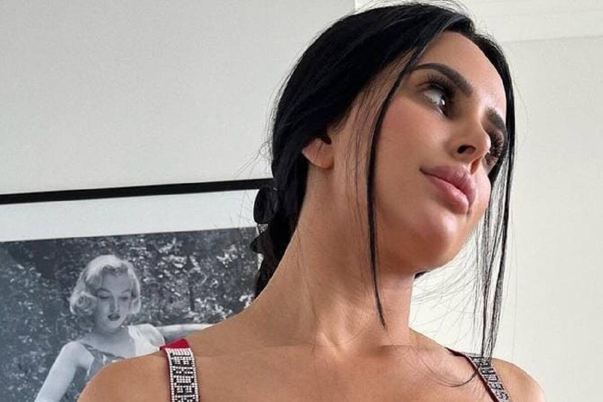 Lily Adrianne acapara las miradas de sus fans con su ropa interior de encaje roja