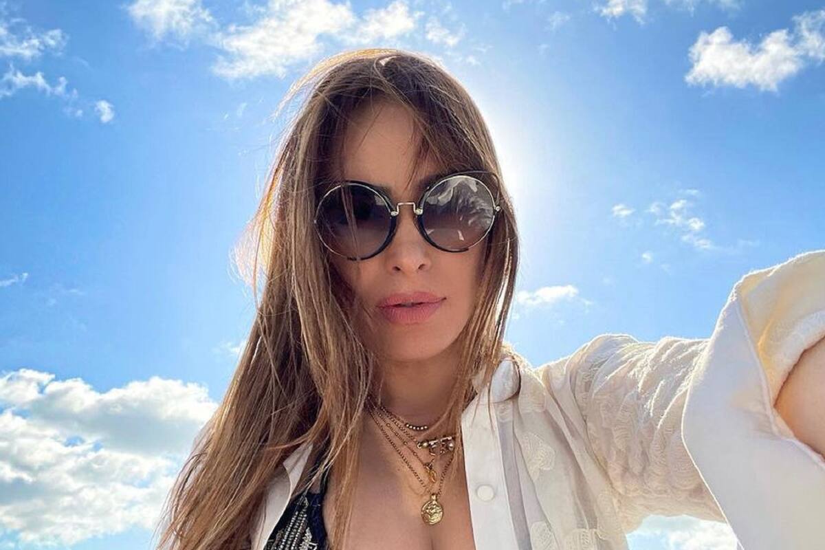 Desde Ibiza, Cynthia Rodríguez presume su cinturita con pequeño bañador