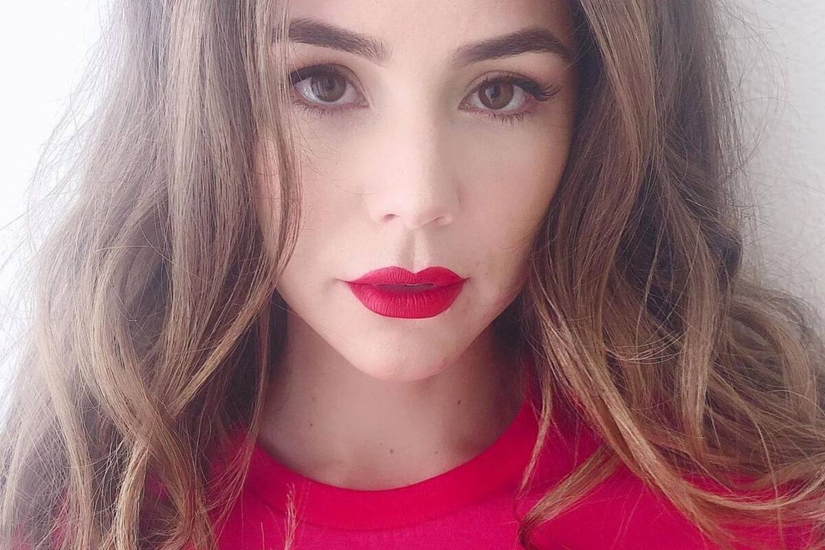 Camila Sodi posa como la sirenita debajo del agua