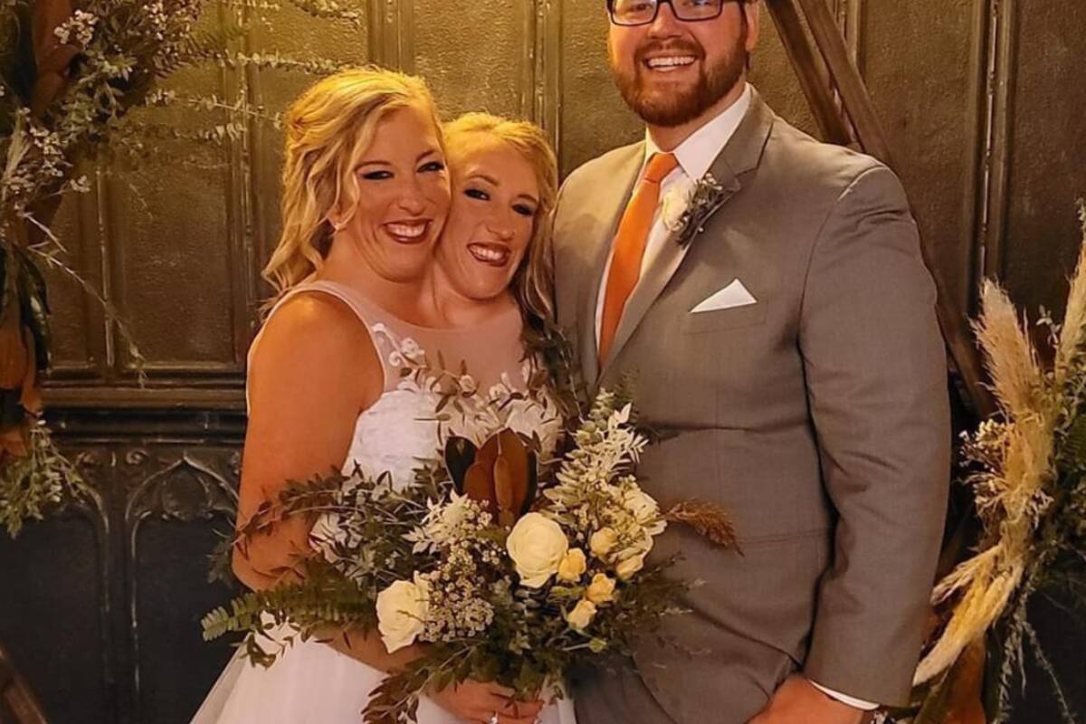 Las hermanas siamesas, Abby y Britanny Hensel, anunciarion que una de ellas se casó en secreto en 2021