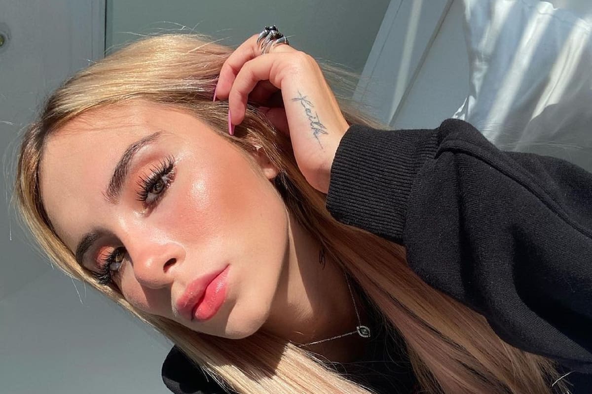 ¡Qué guapa! Fernanda Moreno deja sin aliento al posar frente al espejo con body de encaje