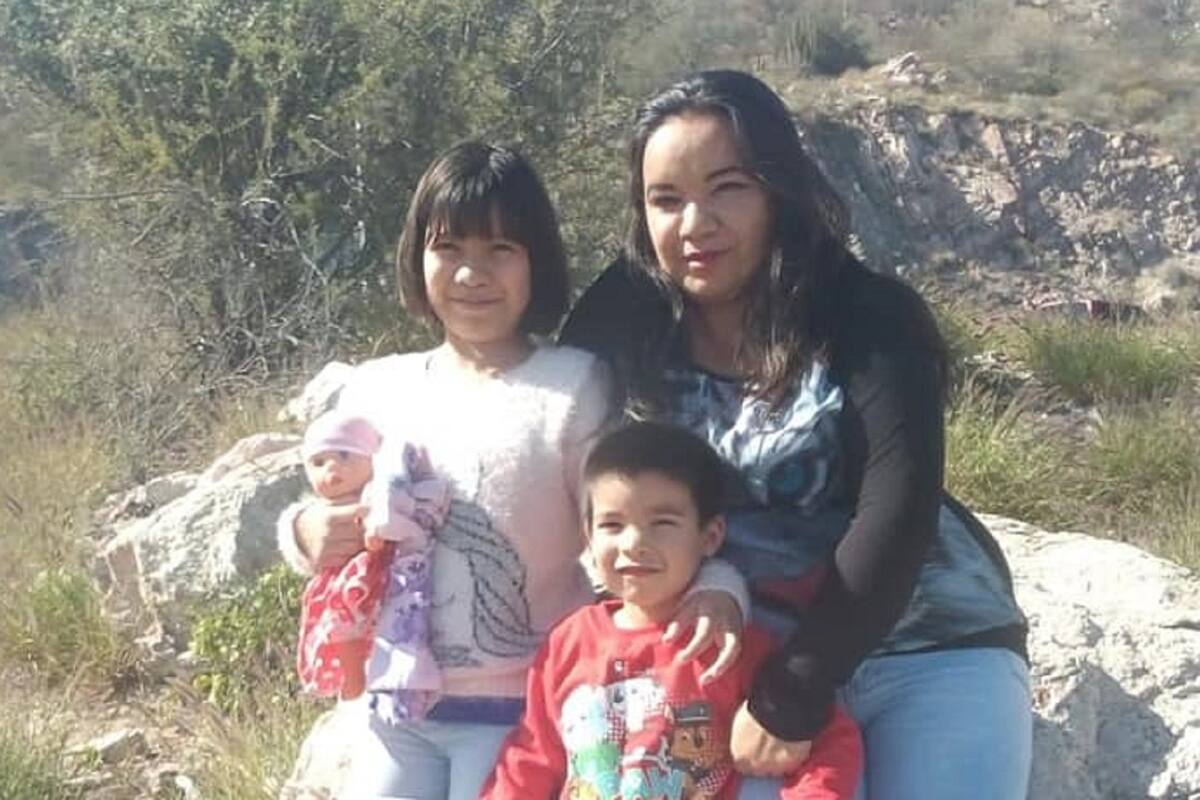 Madre ofrece lavar ropa a mano para comprarle un pastel a su hijo y se hace viral, en Hermosillo