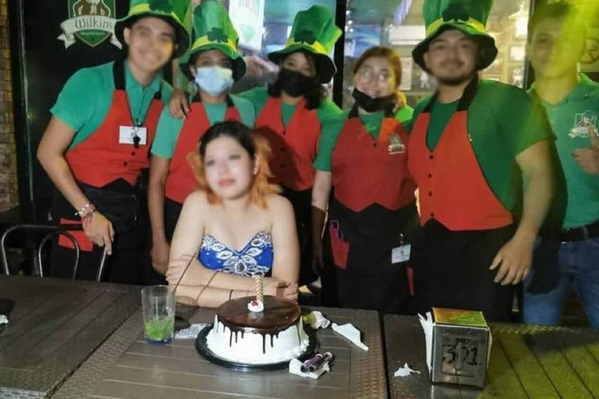 Adolescente reserva en restaurante para festejar sus XV y la dejan plantada