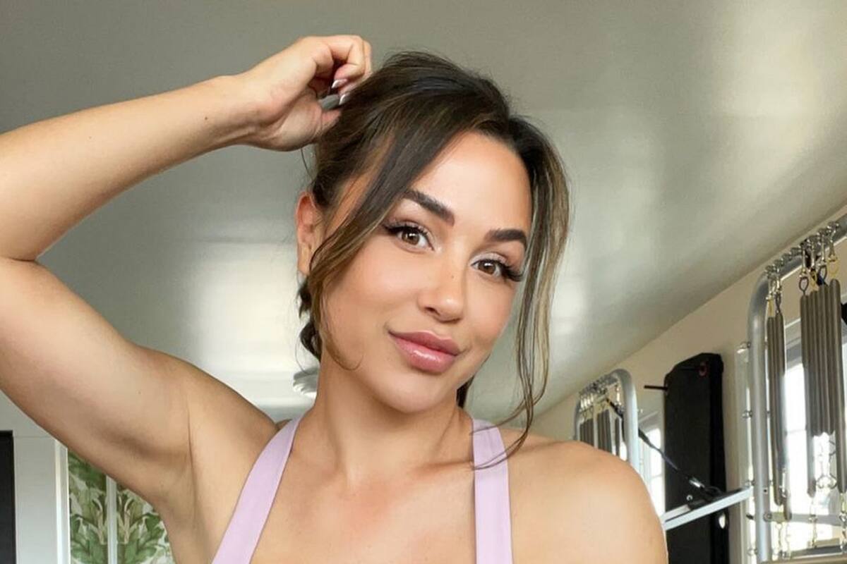 Posando de espaldas, Ana Cheri luce sus encantos con tanga e invita a ver su Only Fans