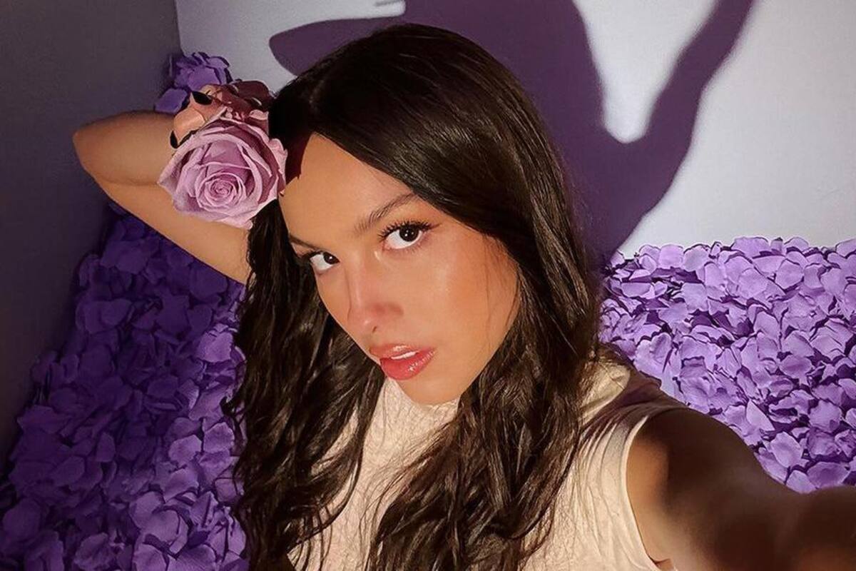 Olivia Rodrigo lanza sus earbuds eco friendly en colaboración con Sony