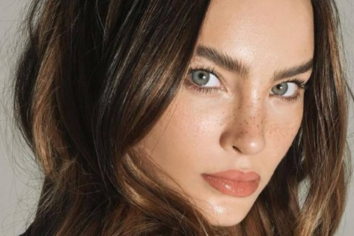 Con descargas eléctricas e insectos, Belinda disfrutó de una fiesta mexicana en España