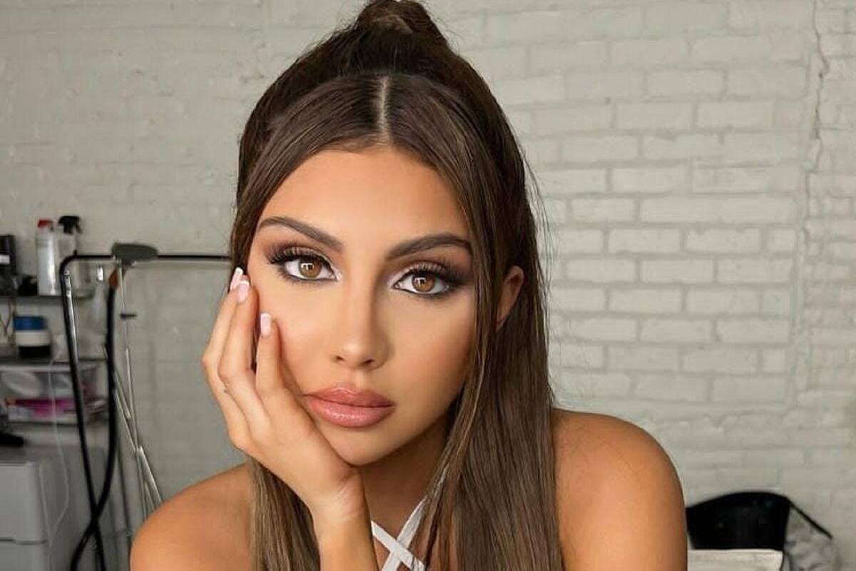 Alexa Dellanos modela desde la playa su sensacional bikini