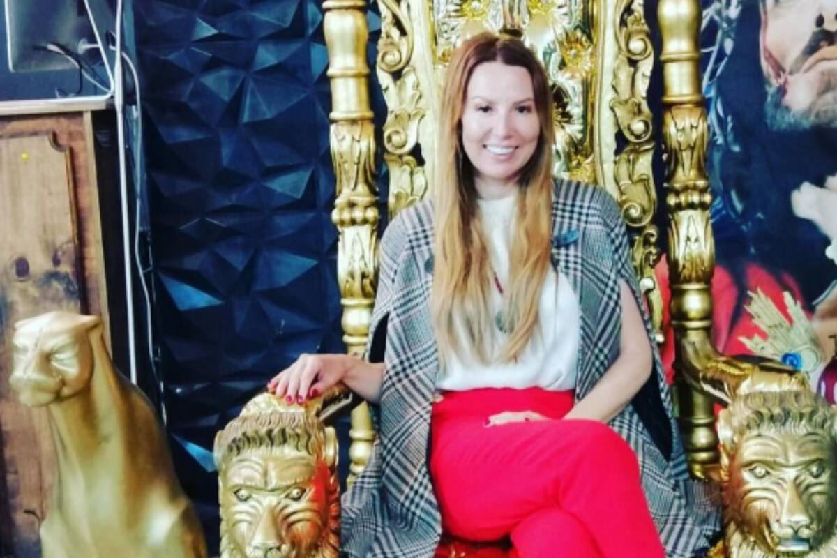 Mafe Walker se encuentra lista para recibir a los alienígenas en la Tierra