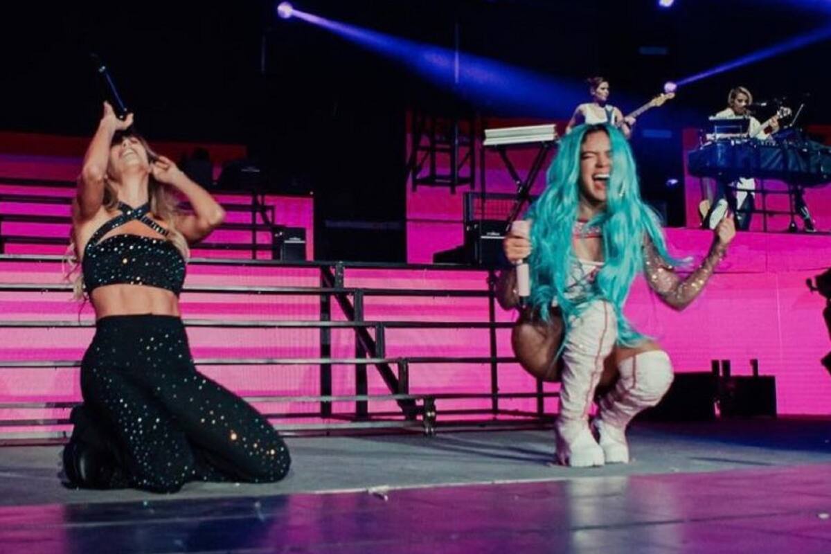 Karol G le regala una joya exclusiva a Anahí por cantar con ella en el "Bichota Tour"