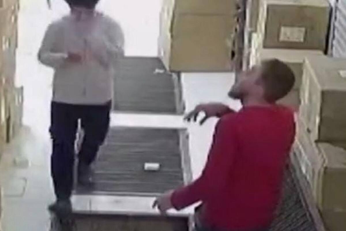 VIDEO VIRAL: Joven sufre caída por estar viendo su celular